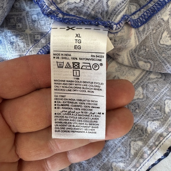 Old Navy Women's Aztec Print Short Sleeve Lace-Up-Yoke V-Neck Tunic Top Blue XL - Picture 7 of 13